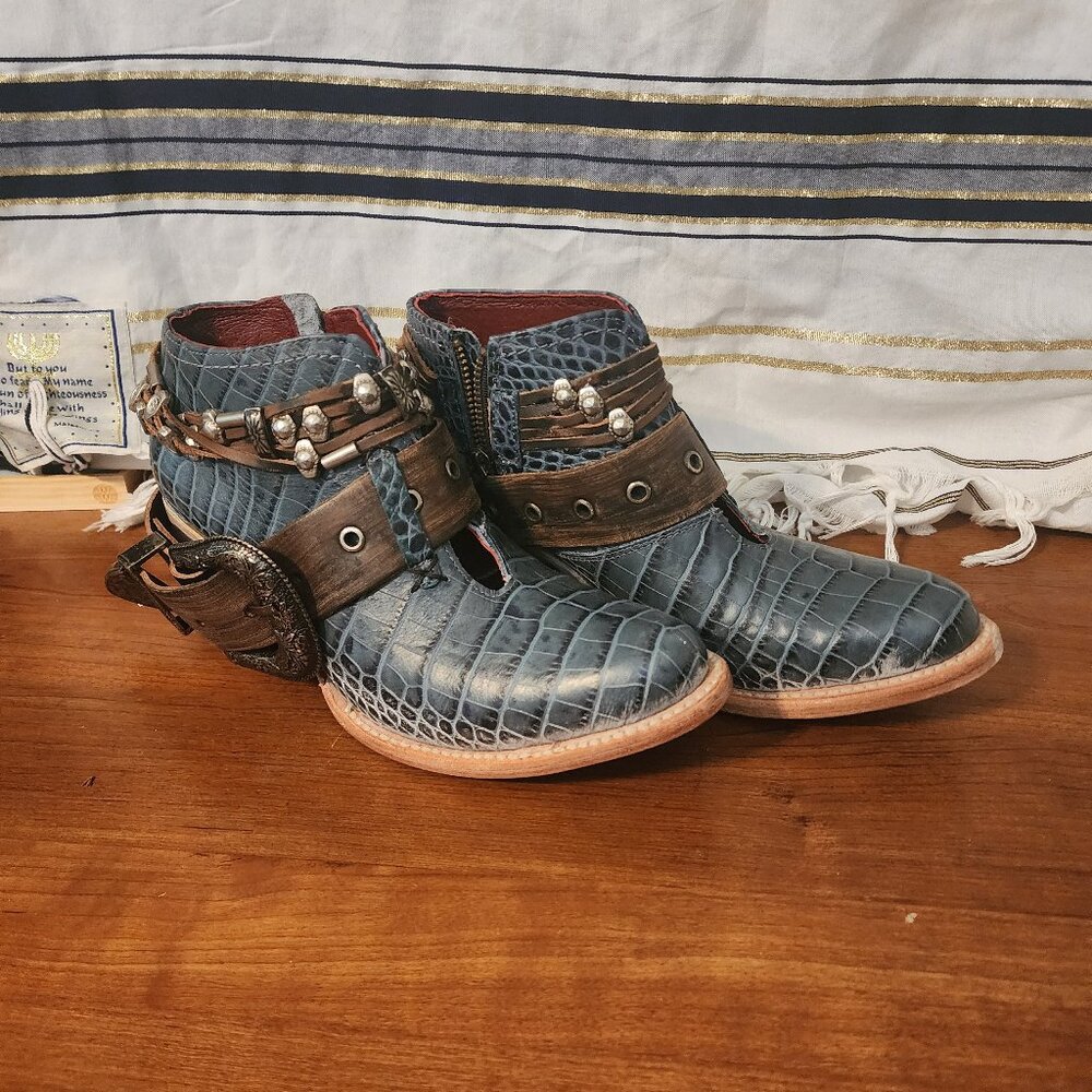 Freebird Saloon Turquoise Boots 9